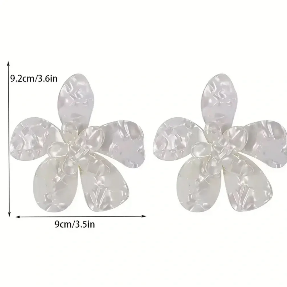 Black Exaggerated Floral Earrings - Picture 2 of 2